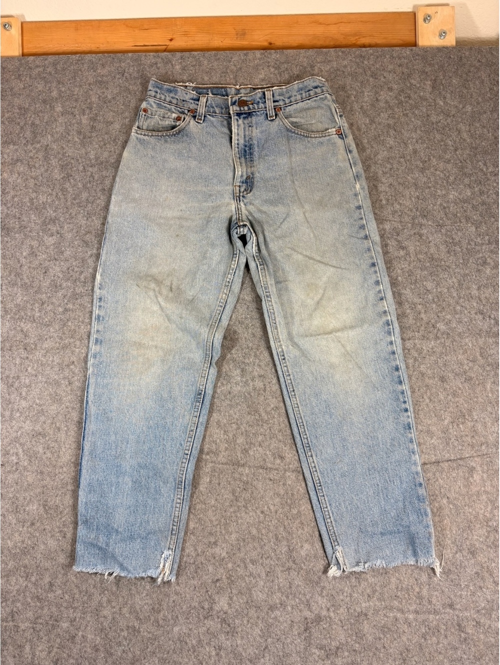 Vintage Levis 550 mens size 30x25 cropped